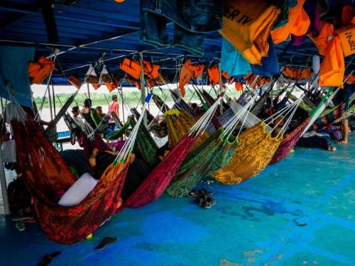 Nos aventurières prennent le bateau pour rejoindre le coeur de l'Amazonie