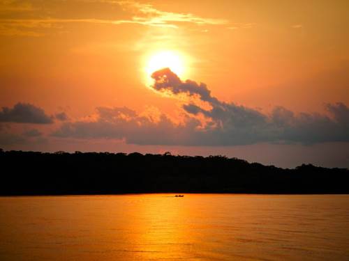 Iquitos n'est accessible que par avion ou par bateau : aventure garantie