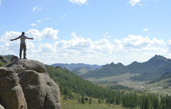 Fabrice observe la Mongolie vue des sommets