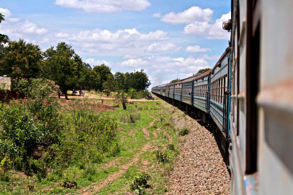 Le train conduit nos deux aventurières des terres de Tanzanie jusque dans les terres du Malawi