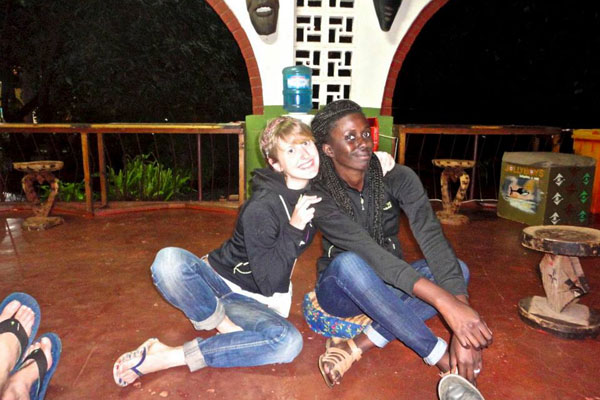 Clarisse et Magali parviennent en plein coeur de la Zambie, à Livingstone