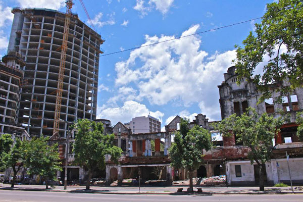 La ville de Maputo tranche quelque peu avec la baie de Tofo où étaient nos aventurières précedemment