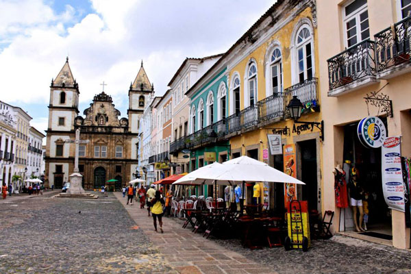 La ville de Salvador de Bahia affiche d'emblée une taille plus humaine que les grandes villes de Sao Paulo, Rio de Janeiro et Belo Horizonte