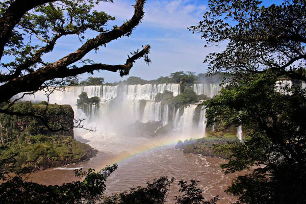 L'aventure Café con Leche est ponctuée par une étape d'anthologie : les chutes d'Iguazu, véritable paradis sur terre