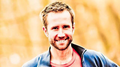 Nous vous présentons Damien Artero, à la fois aventurier au grand cours, auteur et réalisateur de films d'aventure