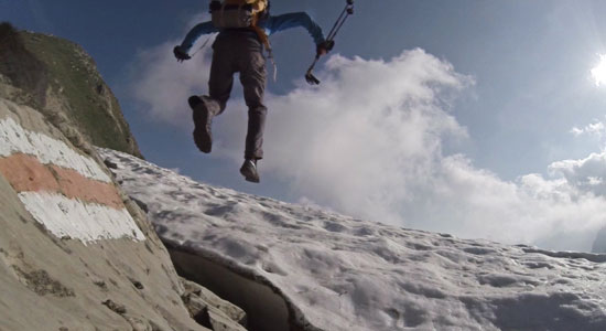 Dans Univertical, Damien Artero nous montre que l'aventure n'est pas seulement d'aller d'un point A à un point B mais également d'aller d'un point bas à un point haut