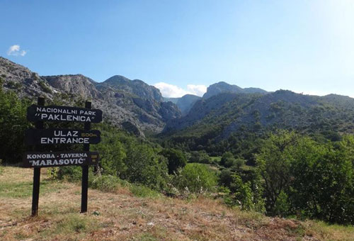 Notre aventurière arrive dans le Parc national de Paklenica