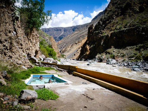 Le canyon de Colca s'ajoute au tableau de chasse de nos aventurières. Il s'agit du deuxième canyon le plus profond de la planète.