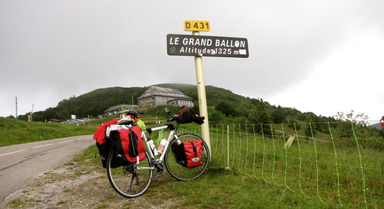 Notre aventurier et sa monture arrivent au Grand Ballon d'Alsace