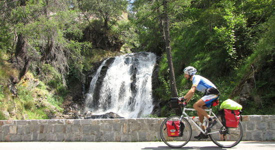 Notre aventurier arrive à une cascade