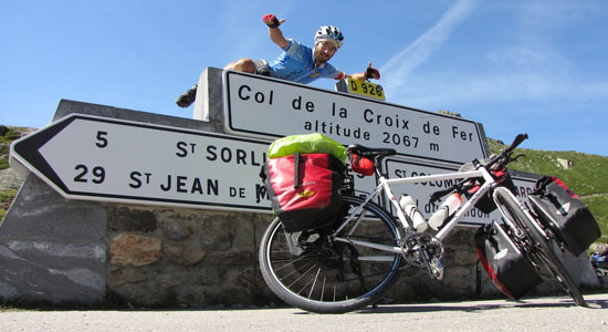 Olivier Godin s'était promis de franchir le col de la Croix de Fer, en référence à son vélo : un Genesis Croix de Fer