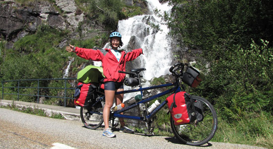 Adeline, Olivier et leur tandem bardé de matériel sont désormais dans les environs de Tarascon sur Ariège